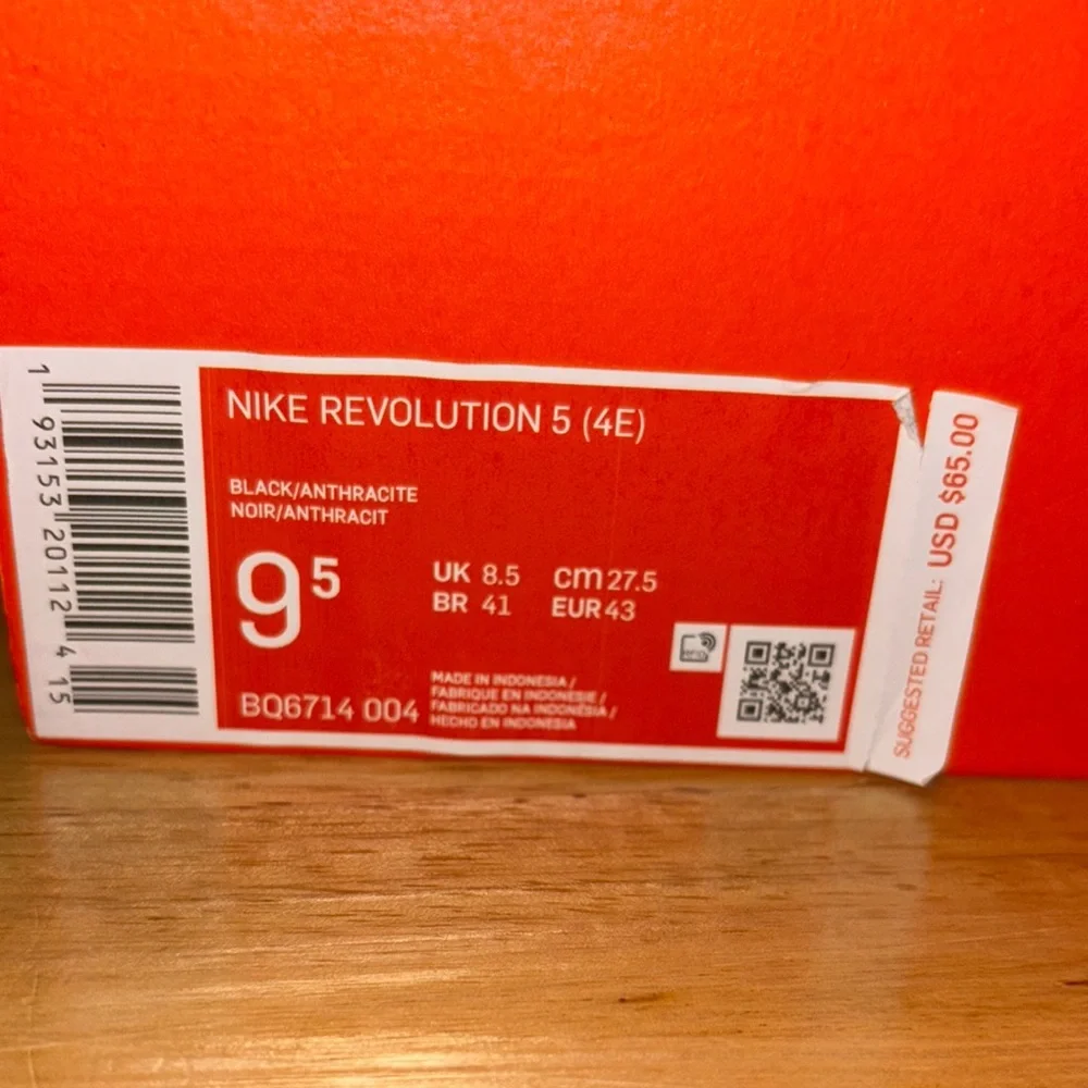 Nike Black Athletic Sneakers - Picture 4 of 9